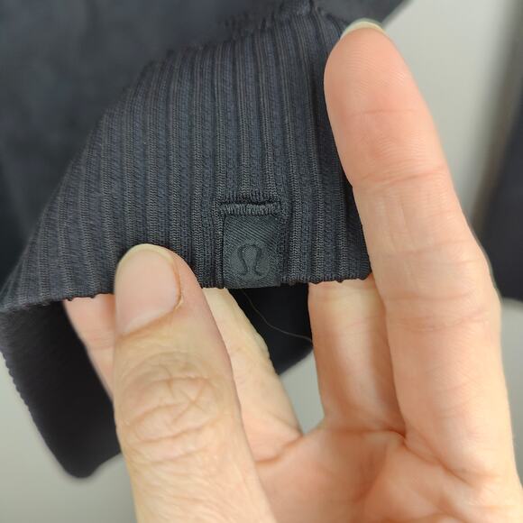 Lululemon Rest Less Pullover Womens XS Approx Black Floral Embossed Seamless - Picture 3 of 5